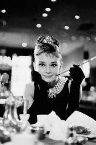 POSTER AUDREY HEPBURN BREAKFAST AT TIFFANYS (61X91.5CM)